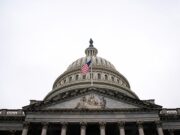 Адвокаты Трампа назвали импичмент политическим театром демократов