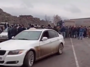 В Капане перекрыты дороги: в ходе акции протеста прозвучали выстрелы